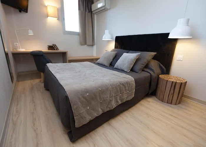 Ξενοδοχείο La Quietat 3*